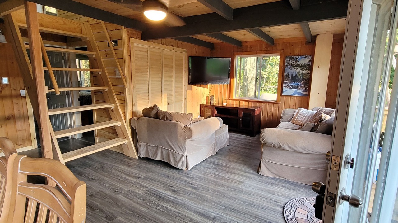 Photo of Livingroom in Grayling