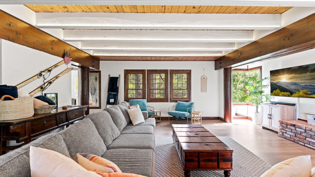 Photo of Livingroom in Cedar Glen