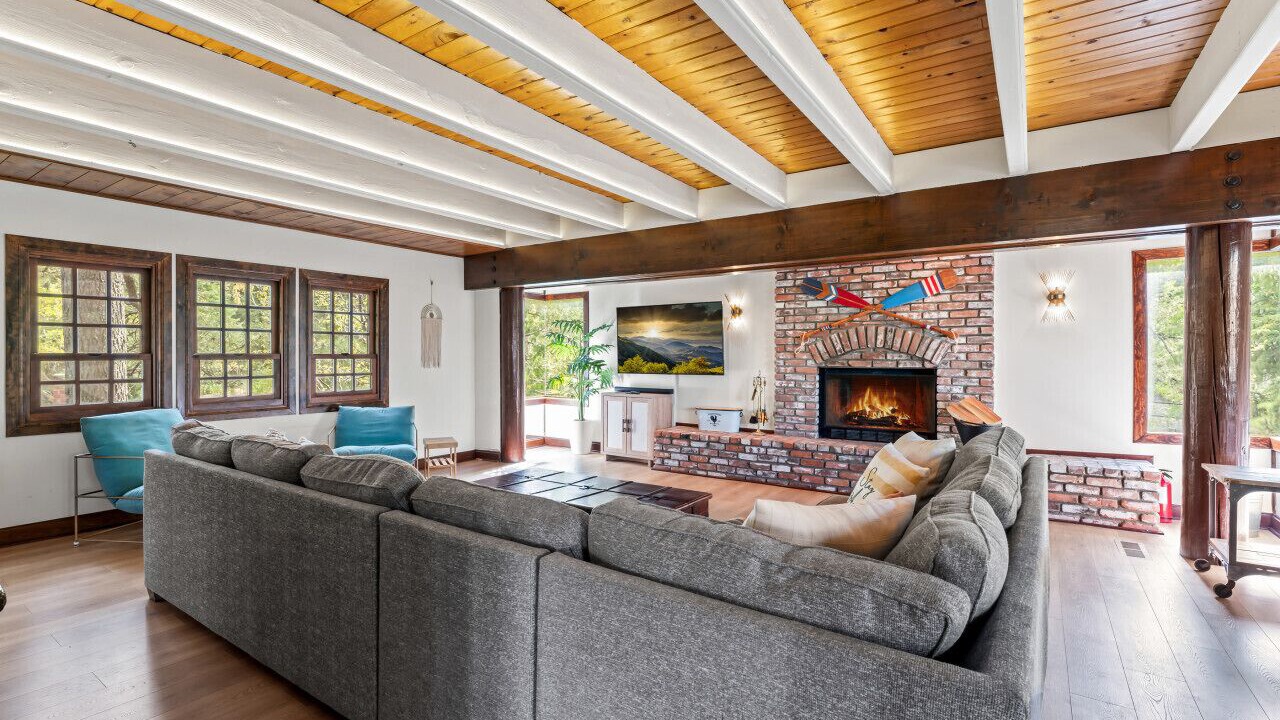 Photo of Livingroom in Cedar Glen