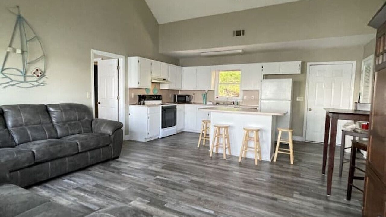 Photo of Livingroom in Chambers County
