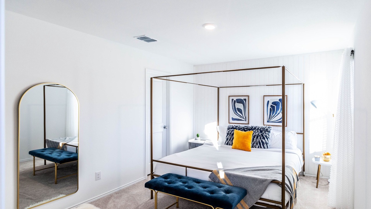 Photo of Bedroom in Clear Lake