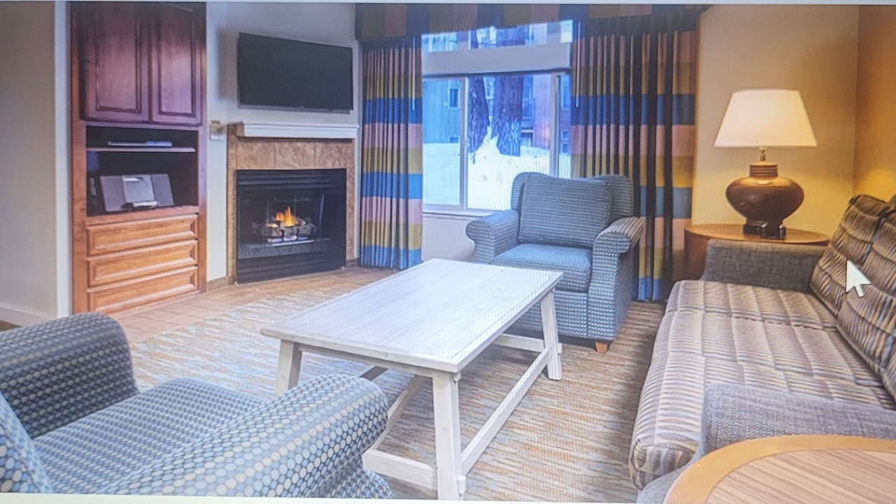 Photo of Livingroom in Round Hill Village