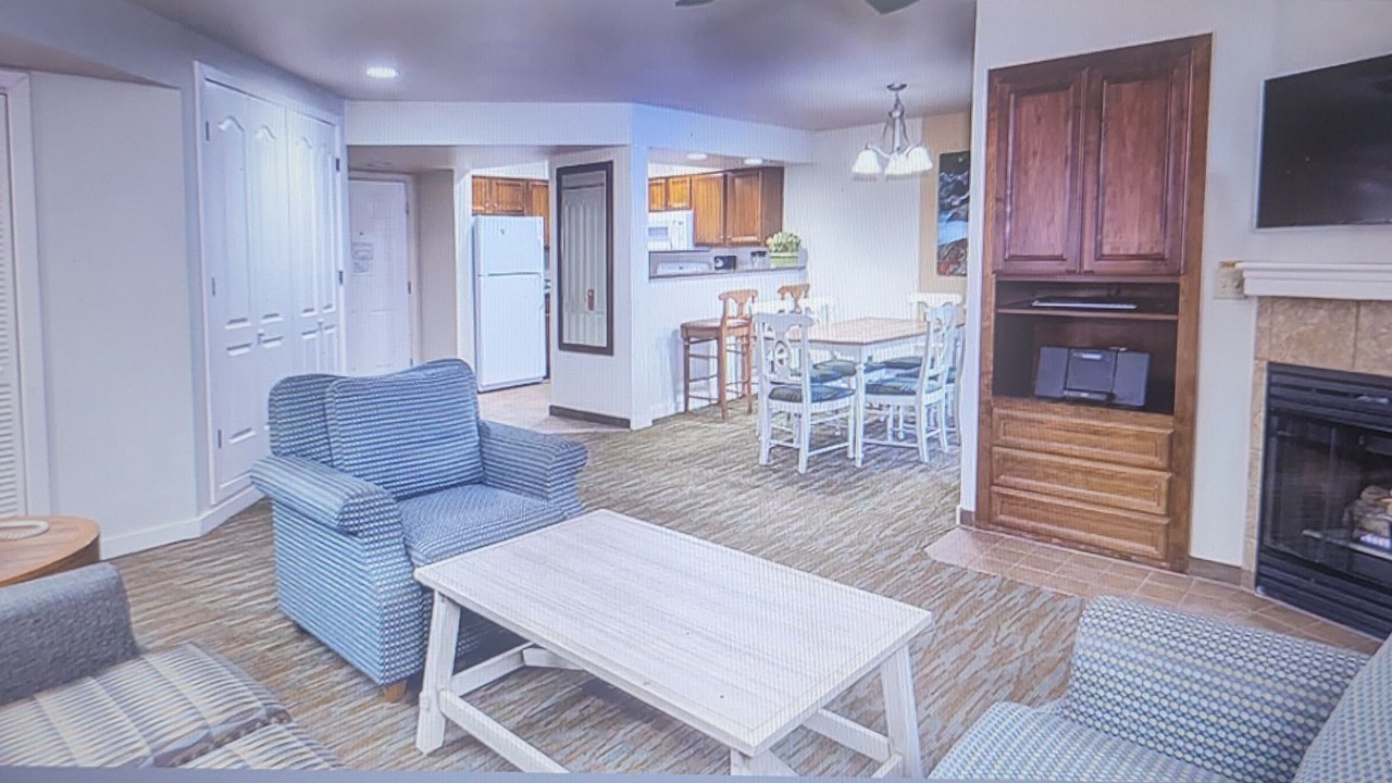 Photo of Livingroom in Round Hill Village