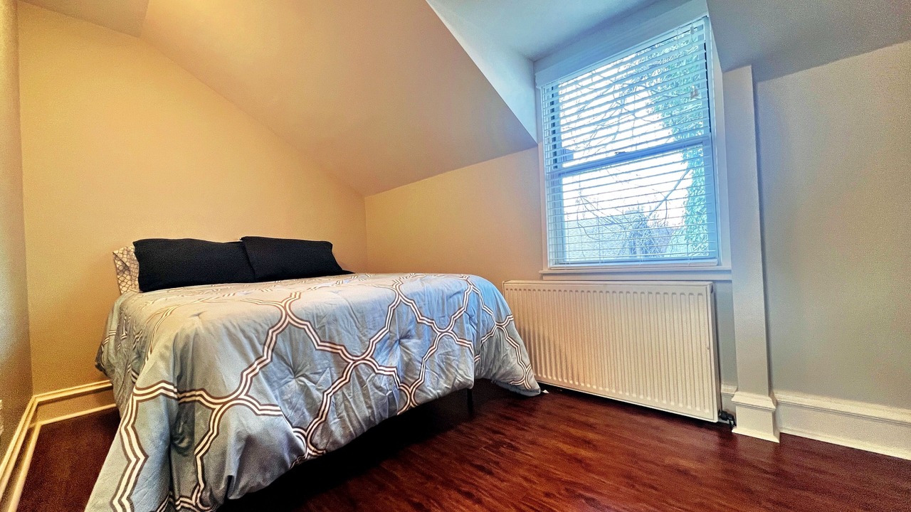 Photo of Bedroom in Shadyside