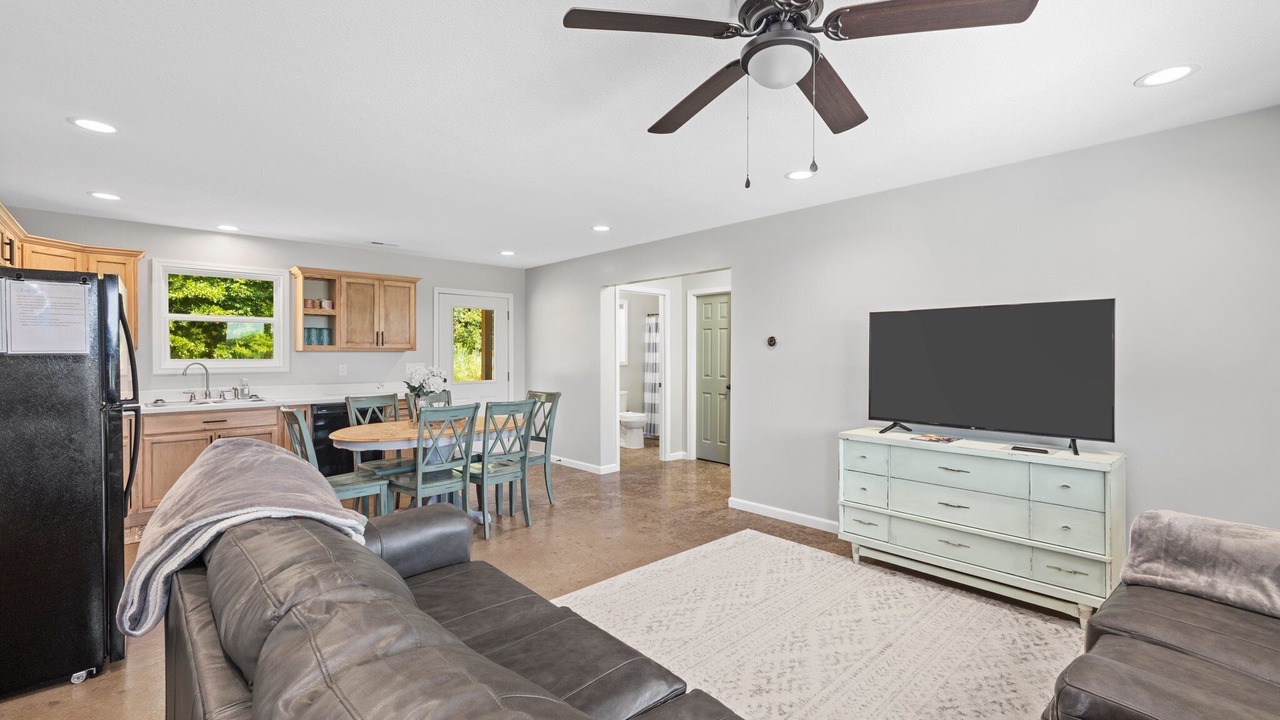 Photo of Livingroom in Stoutsville