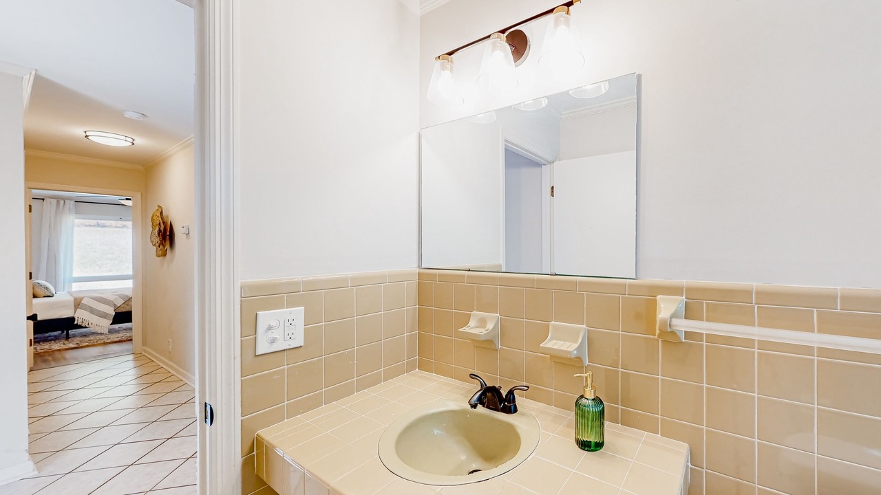 Photo of Bathroom in Calhoun
