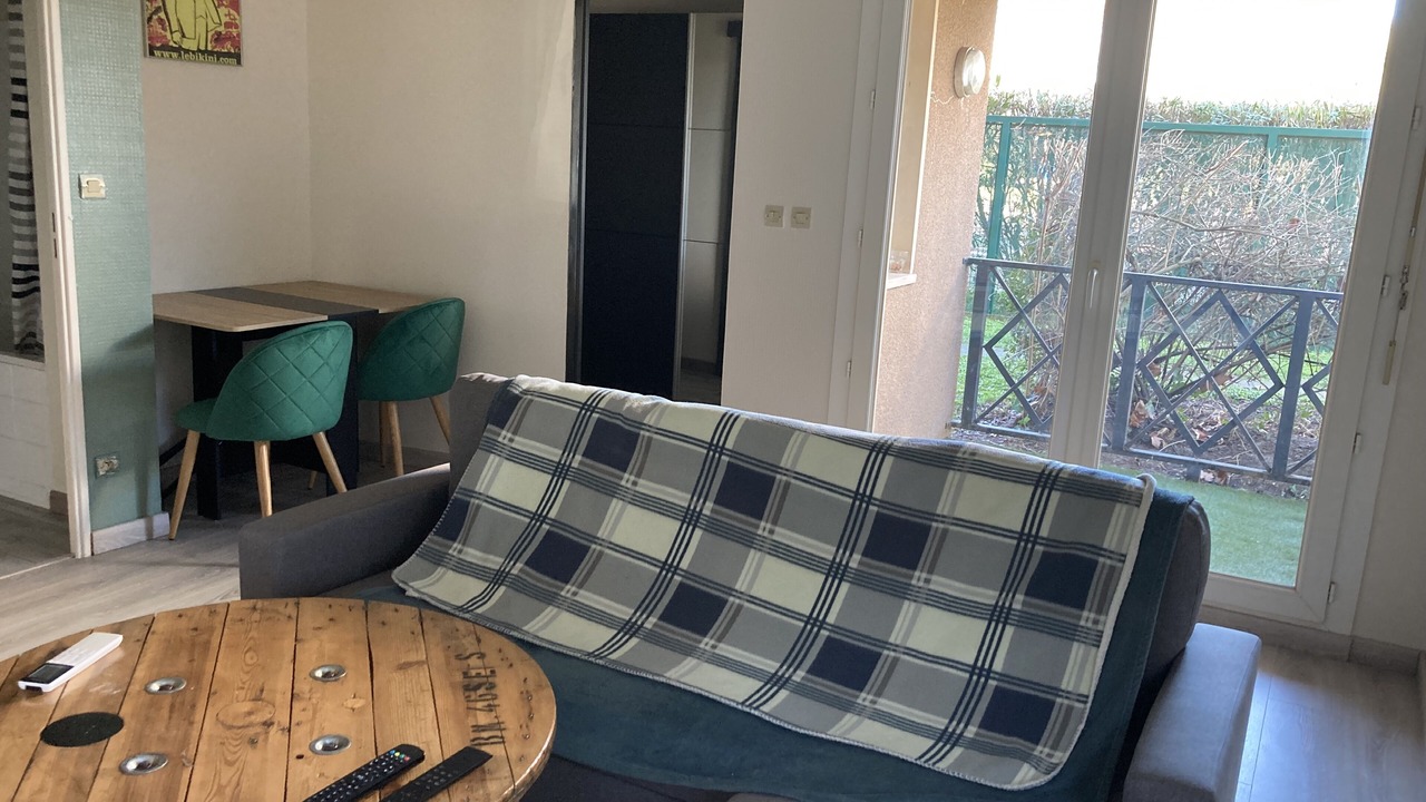 Photo of Livingroom in Sept Deniers