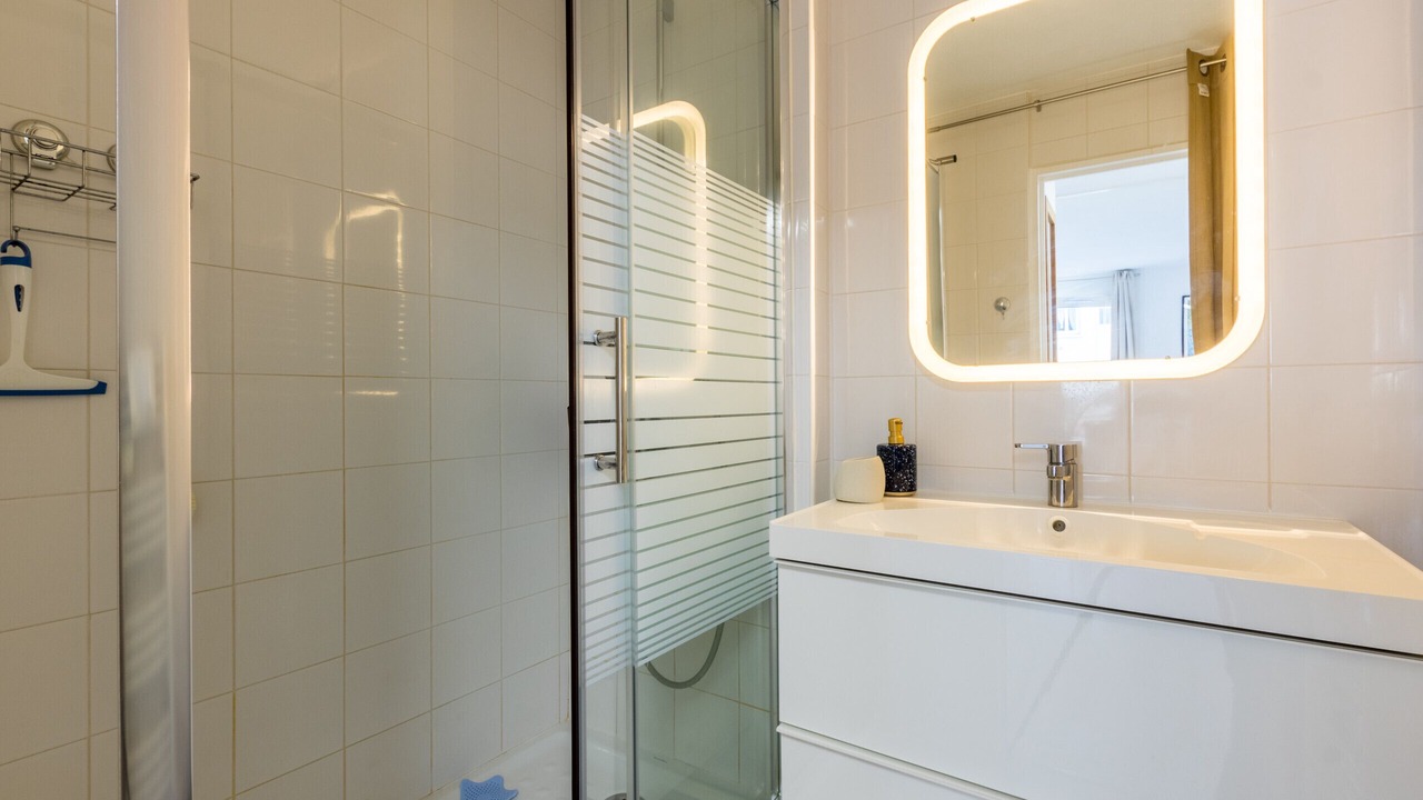 Photo of Bathroom in Hopitaux-Facultes