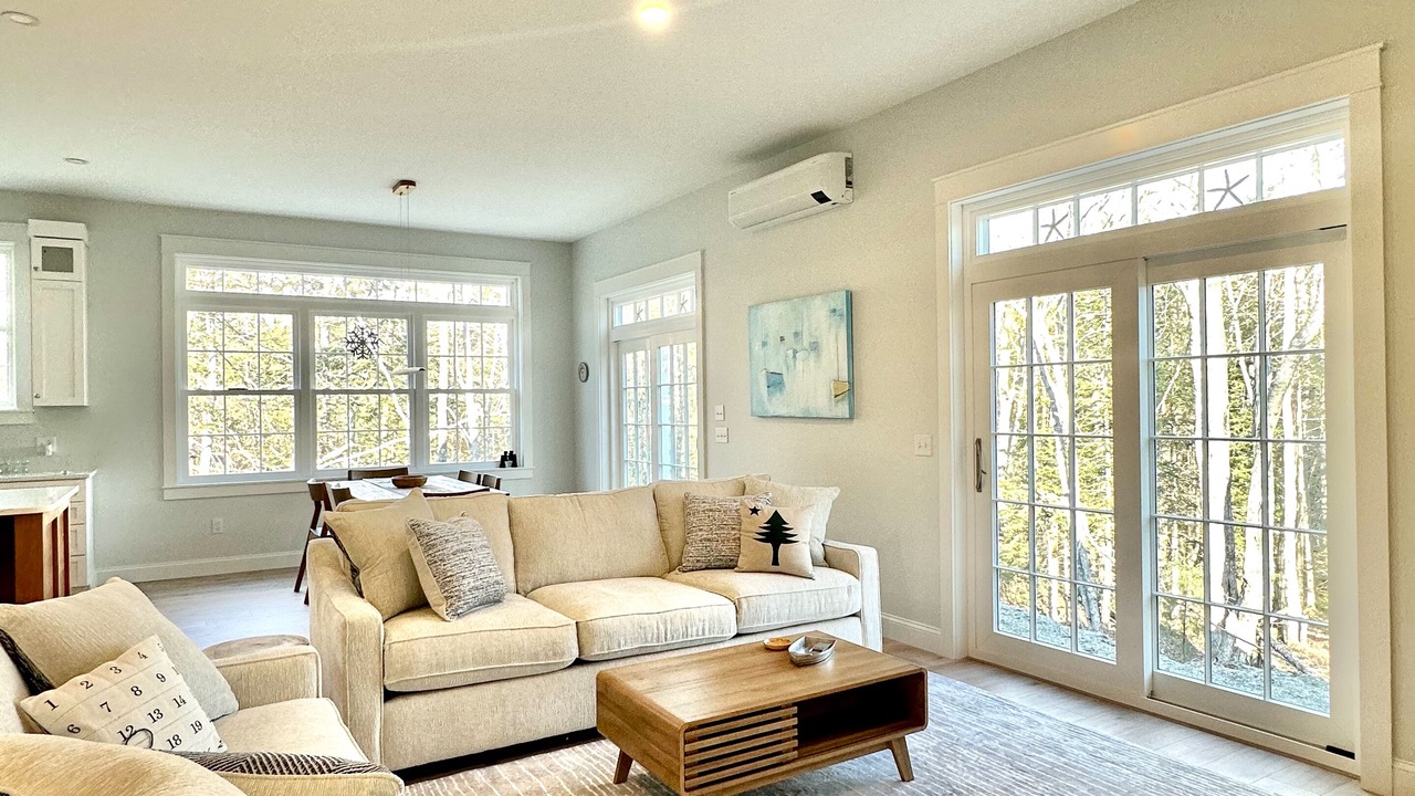 Photo of Livingroom in Lamoine