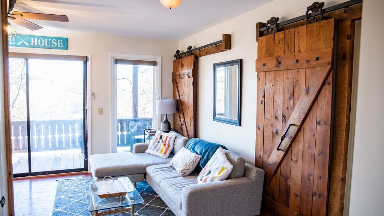 Photo of Livingroom in Roxboro