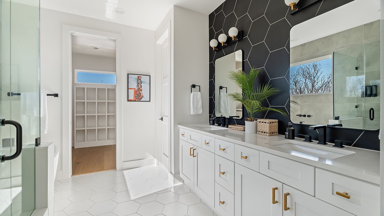 Photo of Bathroom in Chestnut