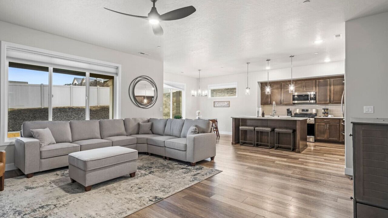 Photo of Livingroom in Tri-Cities