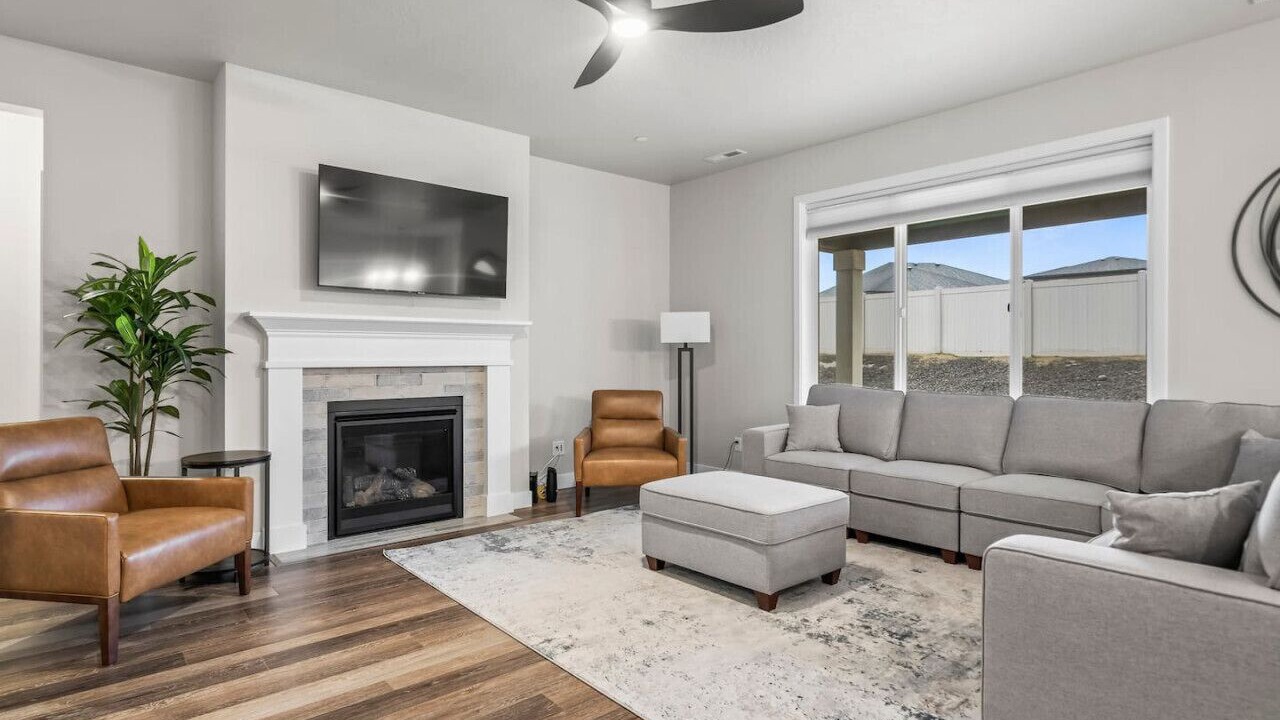 Photo of Livingroom in Tri-Cities