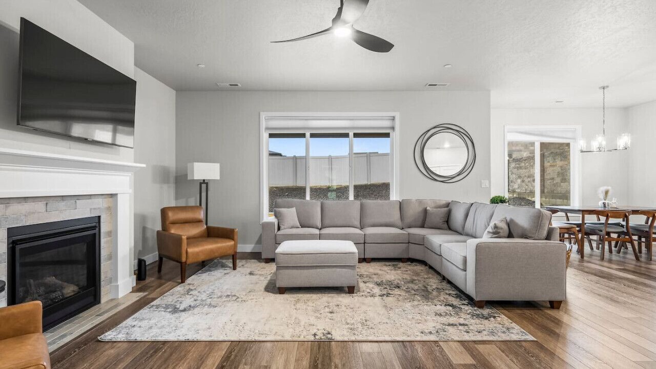 Photo of Livingroom in Tri-Cities