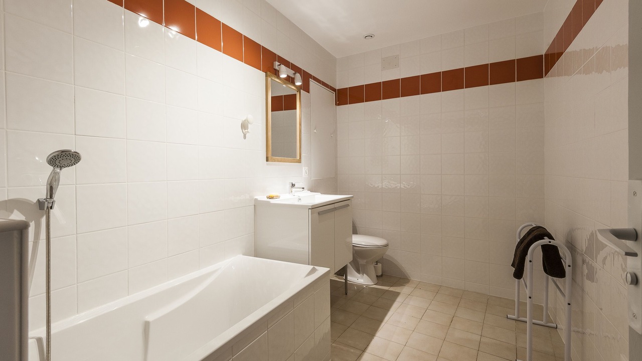 Photo of Bathroom in Aigues-Mortes Medieval City