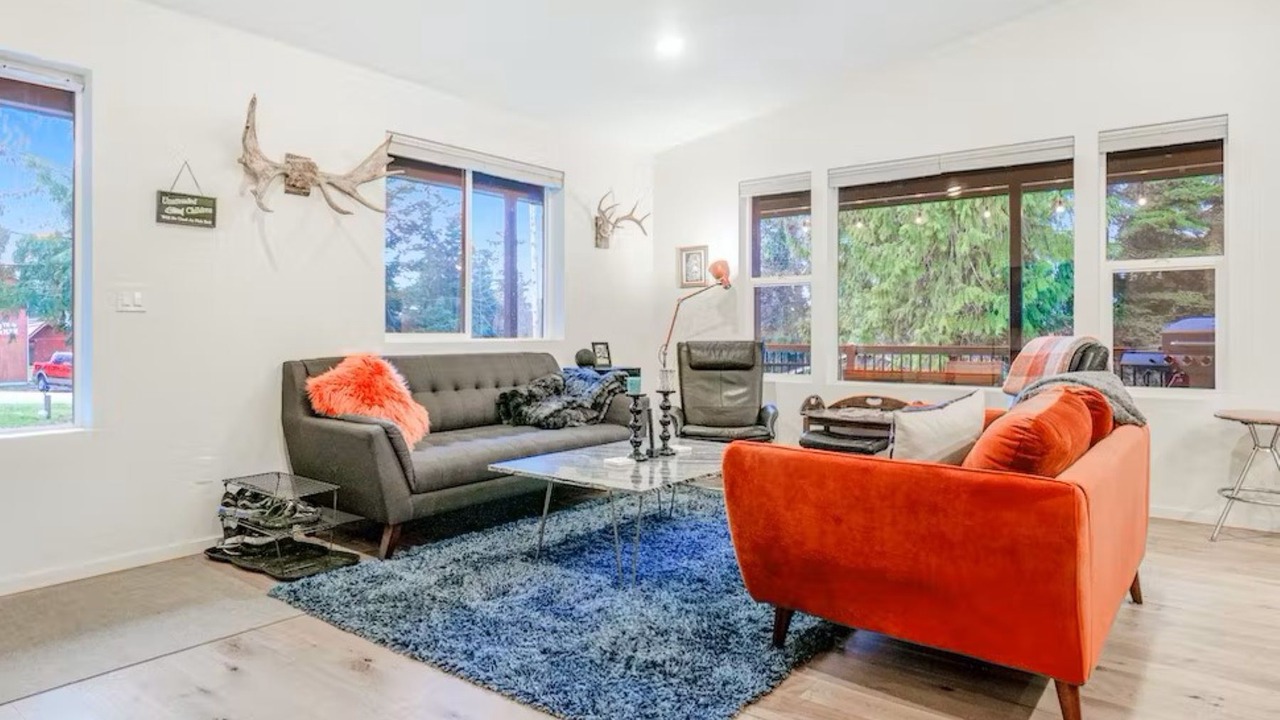 Photo of Livingroom in Langley