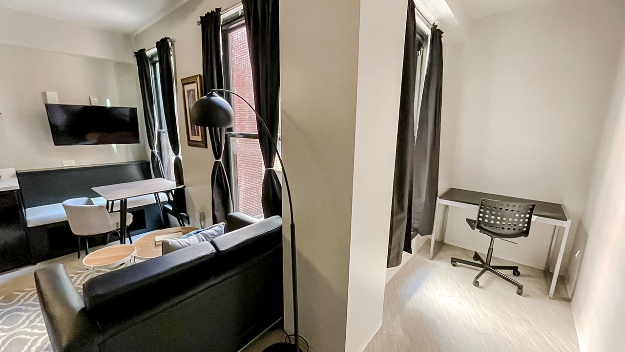 Photo of Livingroom in Downtown Springfield