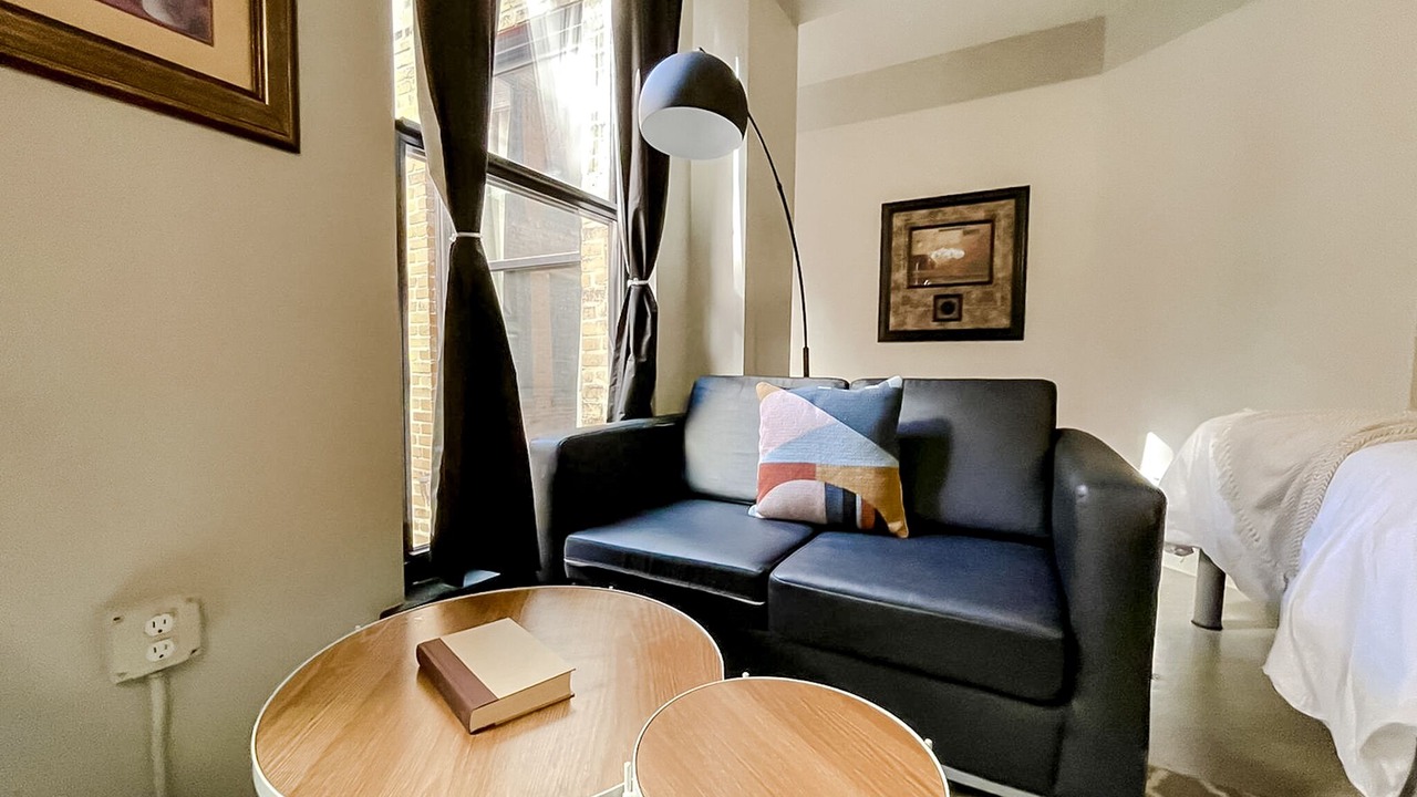 Photo of Livingroom in Downtown Springfield