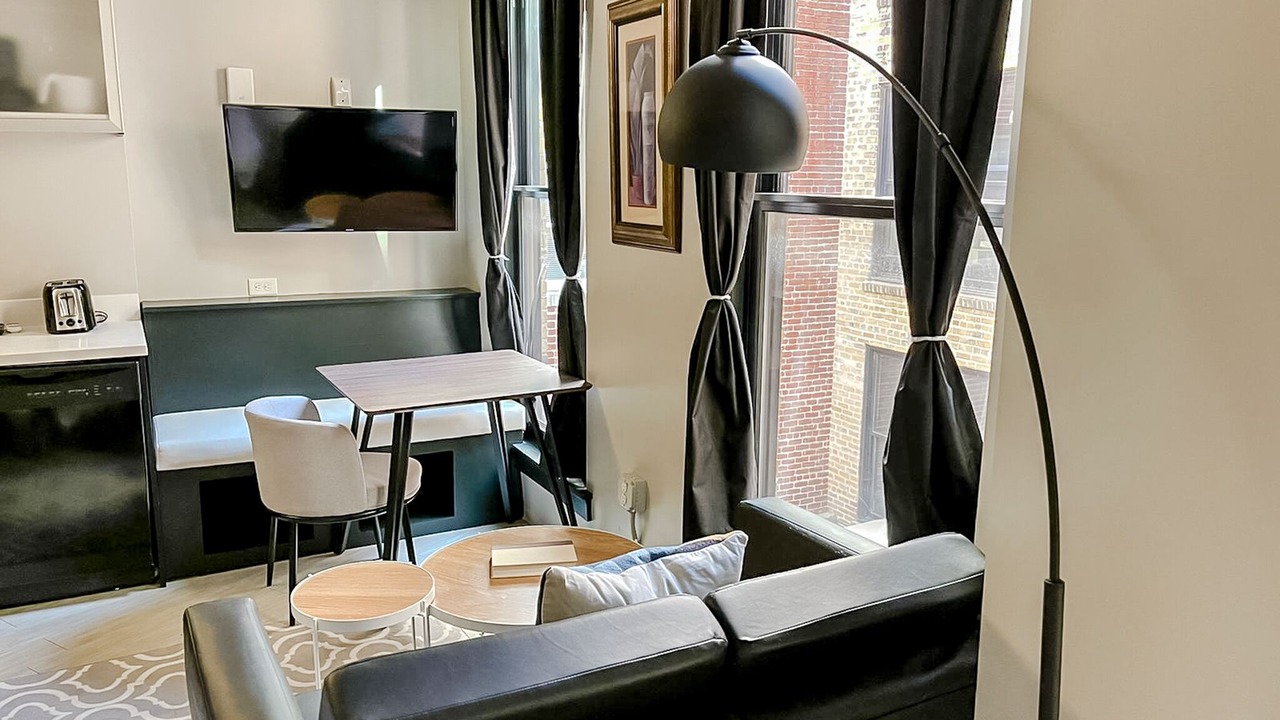 Photo of Livingroom in Downtown Springfield