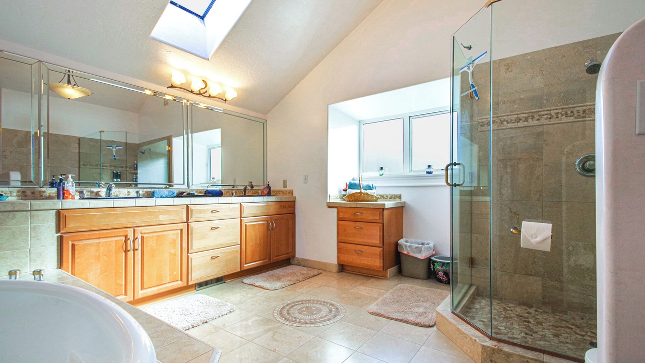 Photo of Bathroom in Gold Beach