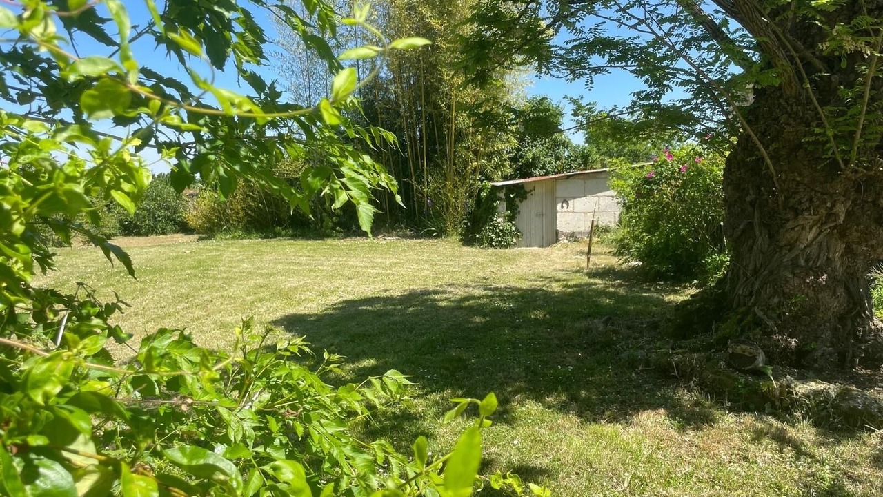 Photo of Outdoor in Saint-Cyr-en-Bourg