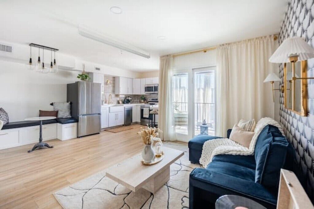 Photo of Livingroom in East Riverside - Oltorf