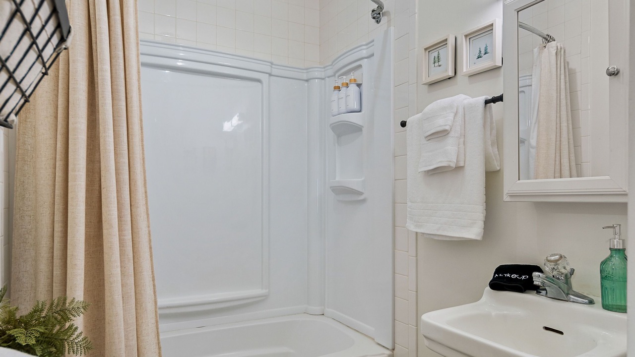 Photo of Bathroom in Byrdstown