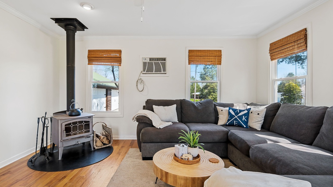 Photo of Livingroom in Byrdstown