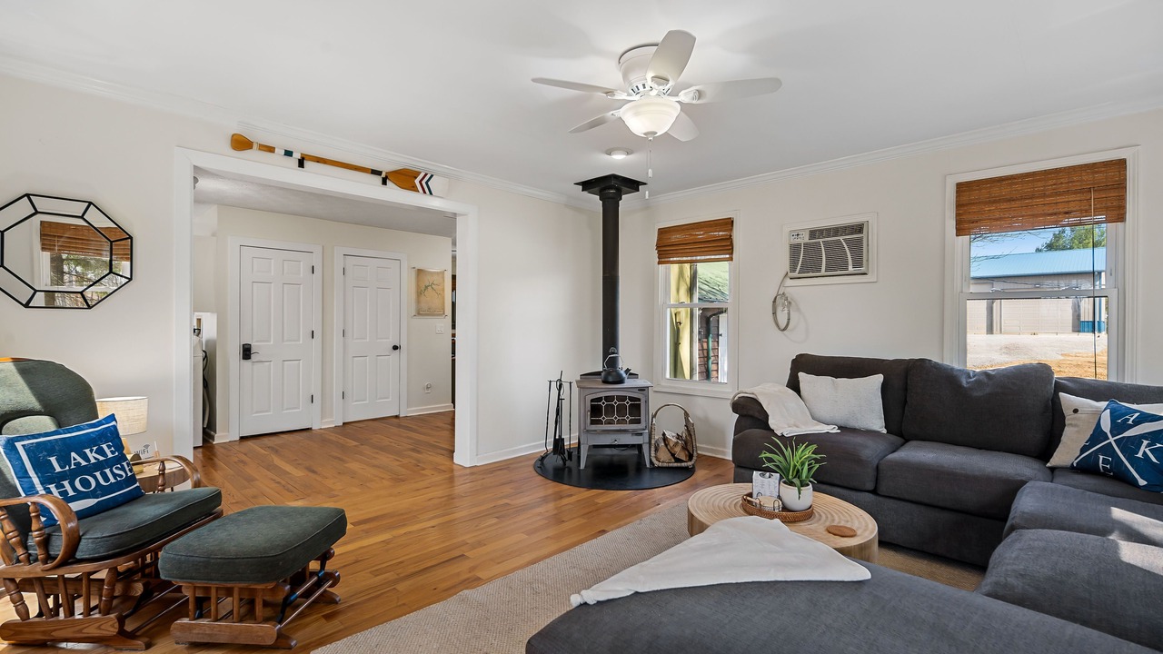Photo of Livingroom in Byrdstown