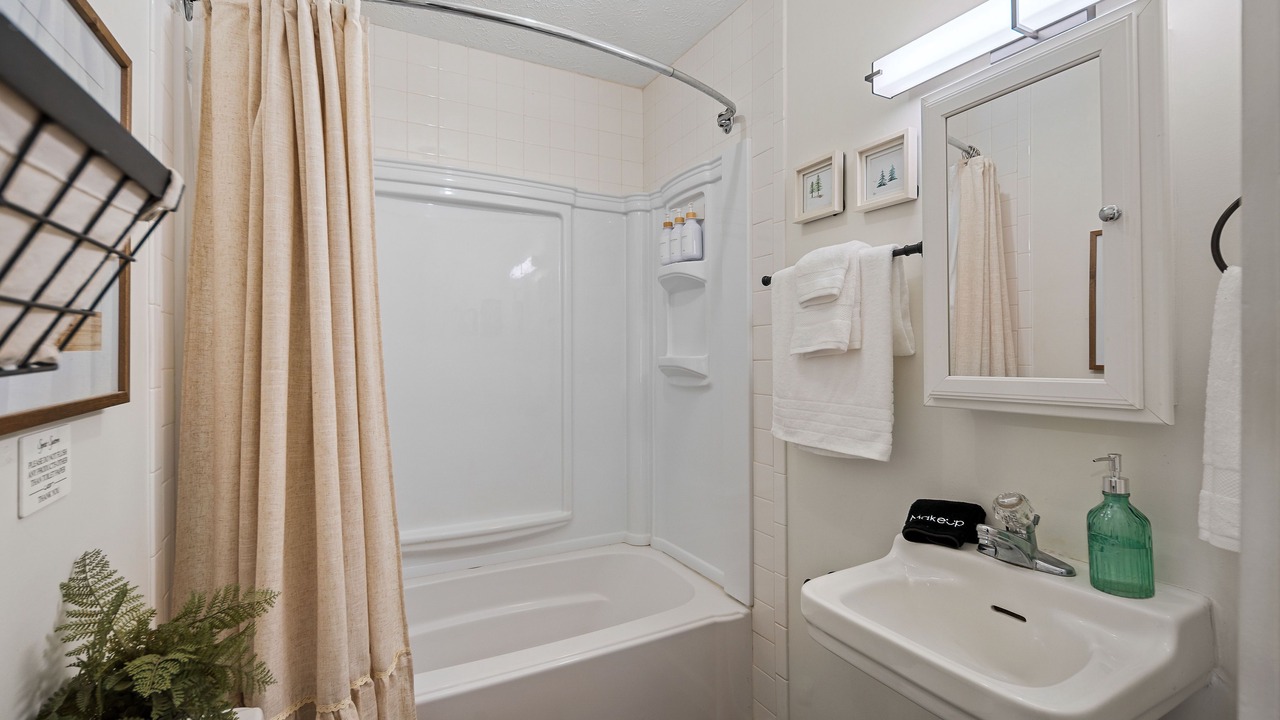 Photo of Bathroom in Byrdstown