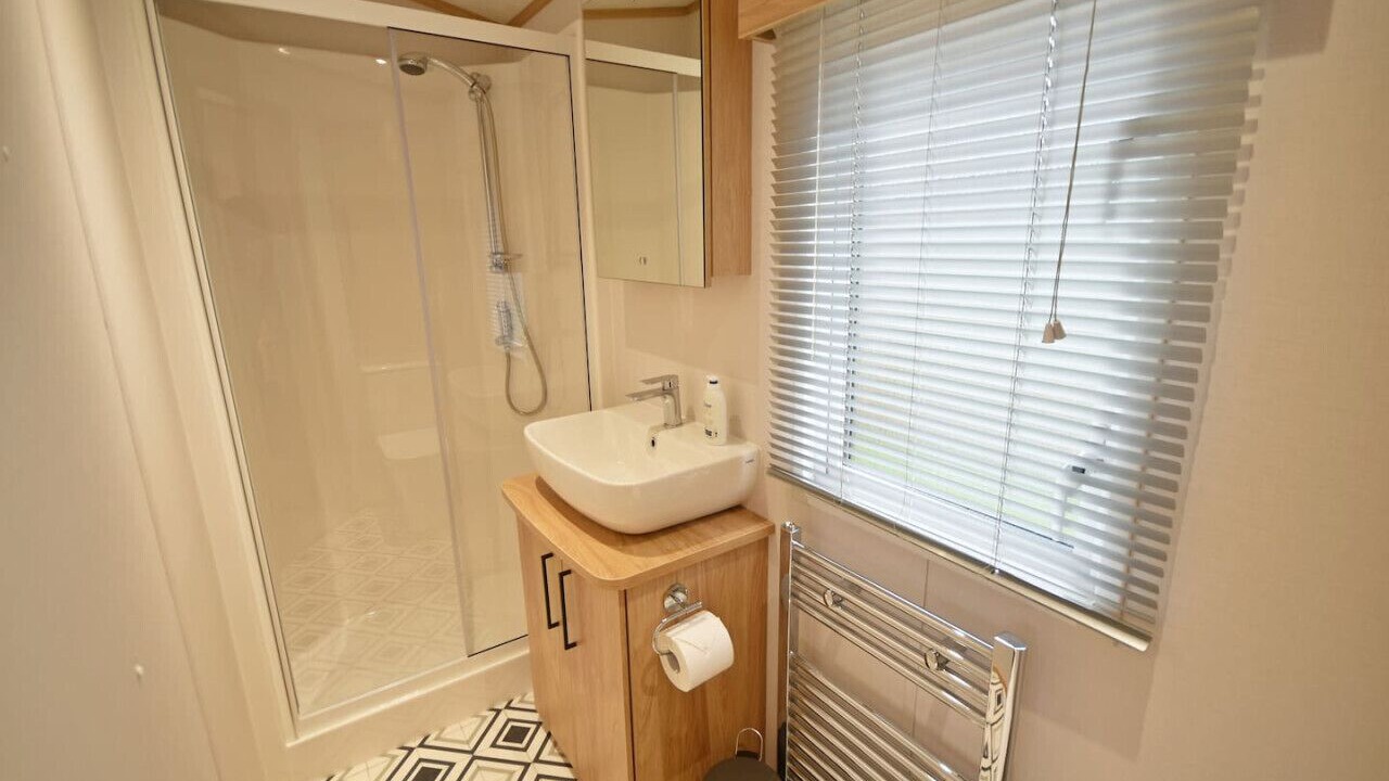 Photo of Bathroom in Fence