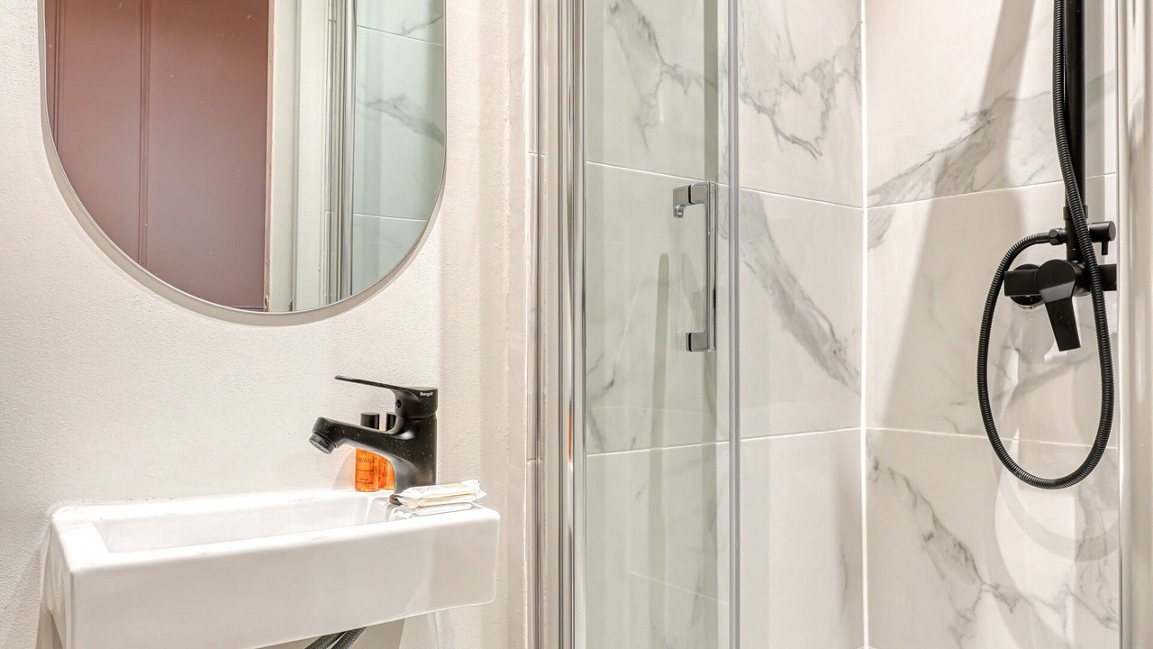 Photo of Bathroom in Quartier de la Folie-Mericourt