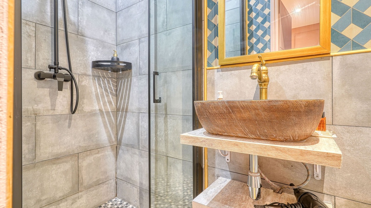 Photo of Bathroom in Quartier de la Folie-Mericourt