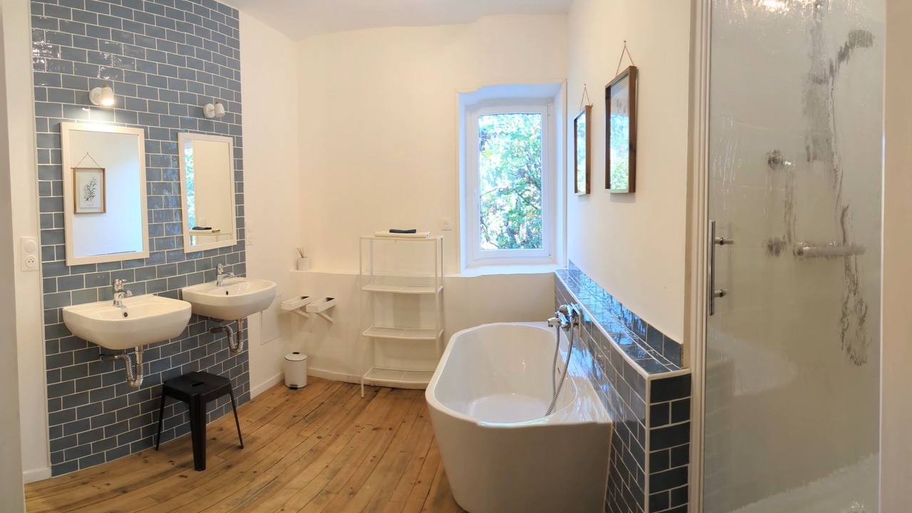 Photo of Bathroom in Floure