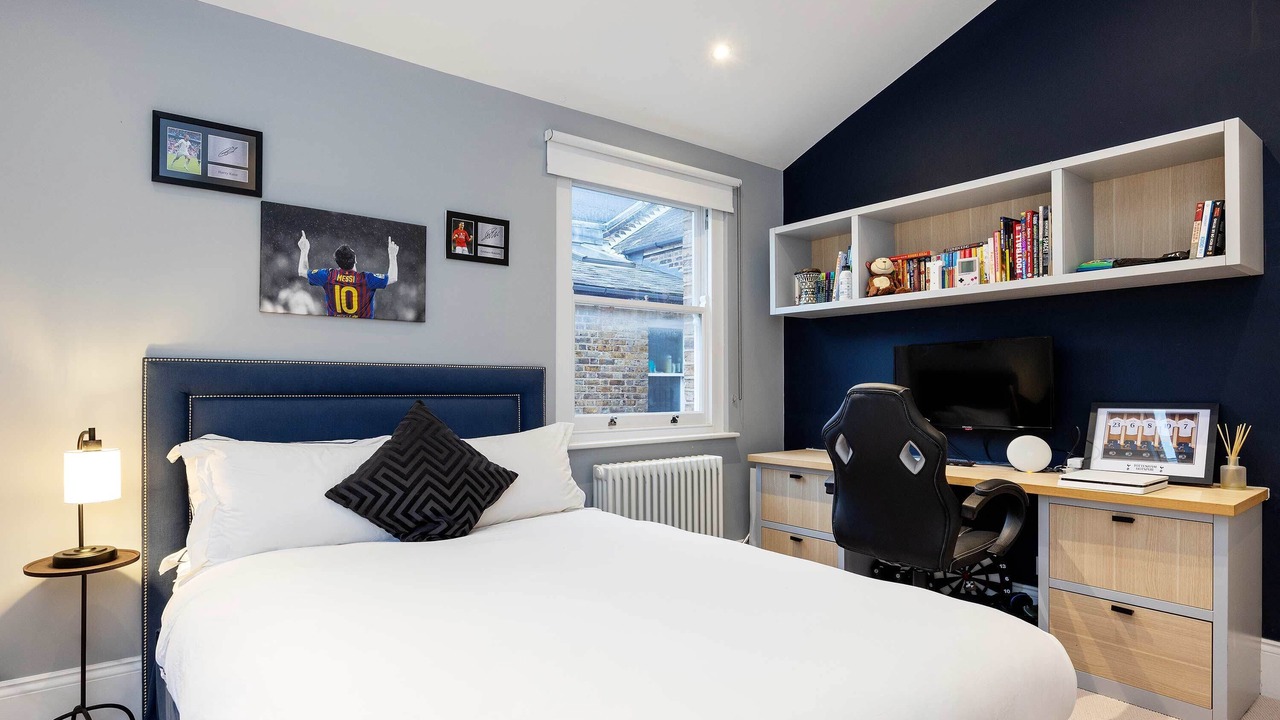 Photo of Bedroom in Queen's Park