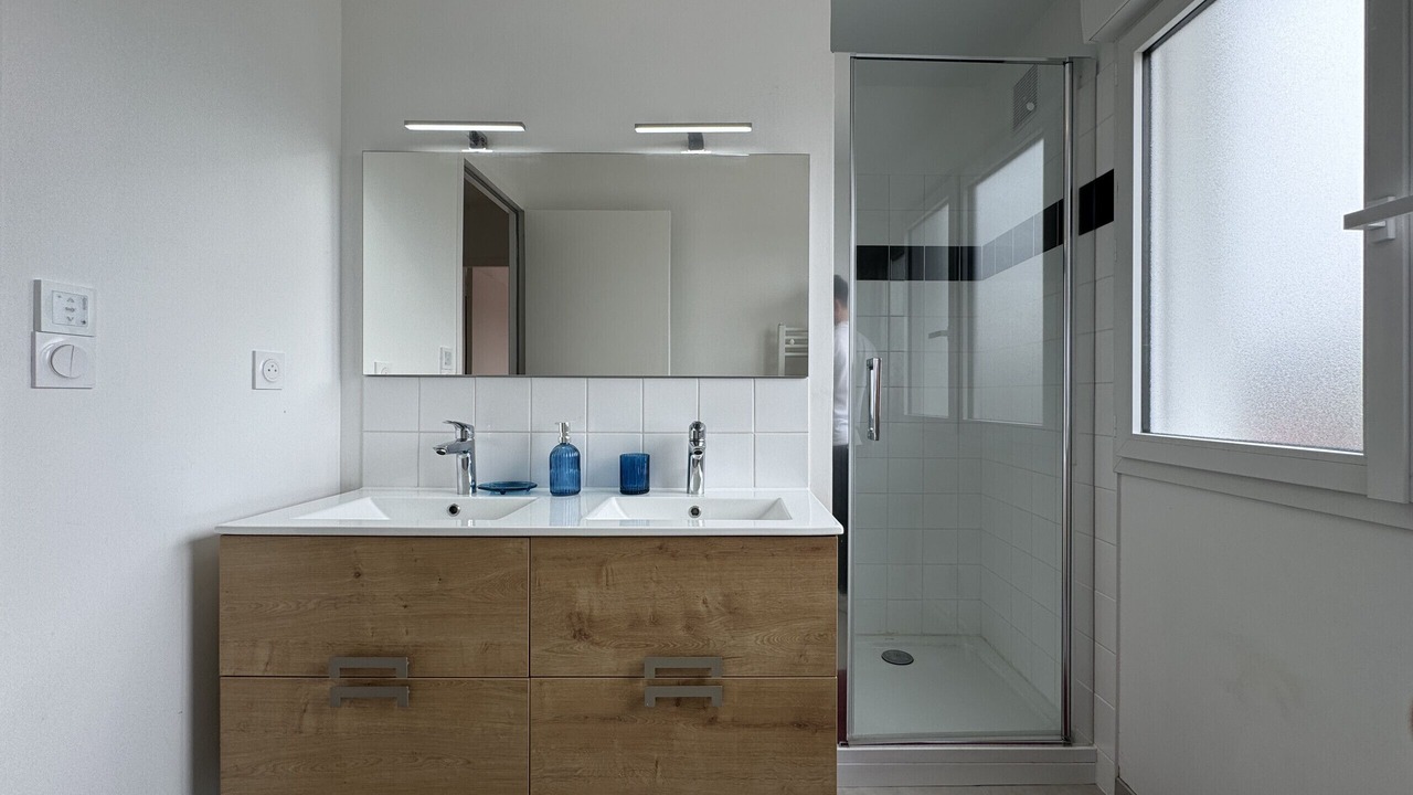 Photo of Bathroom in Miroir - Batignolles