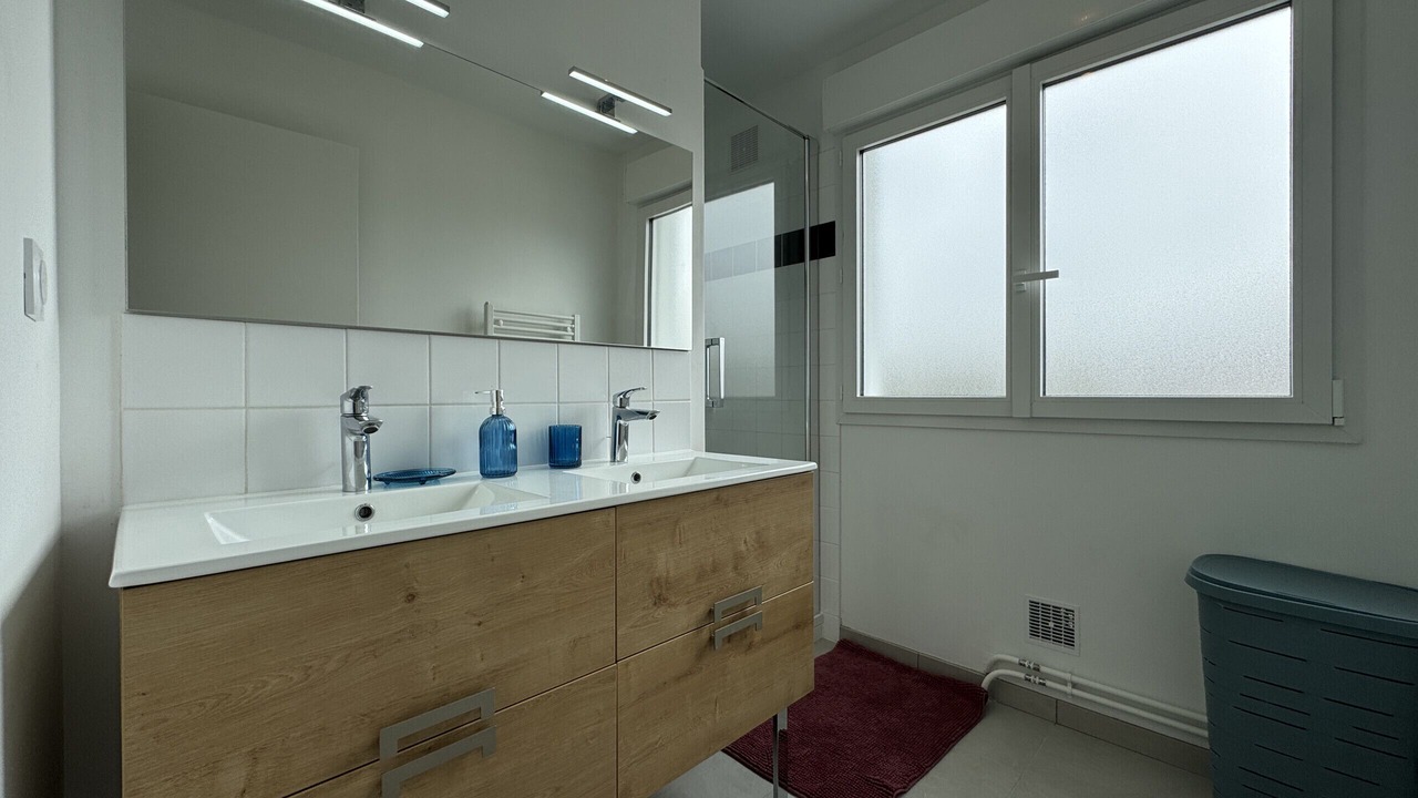 Photo of Bathroom in Miroir - Batignolles
