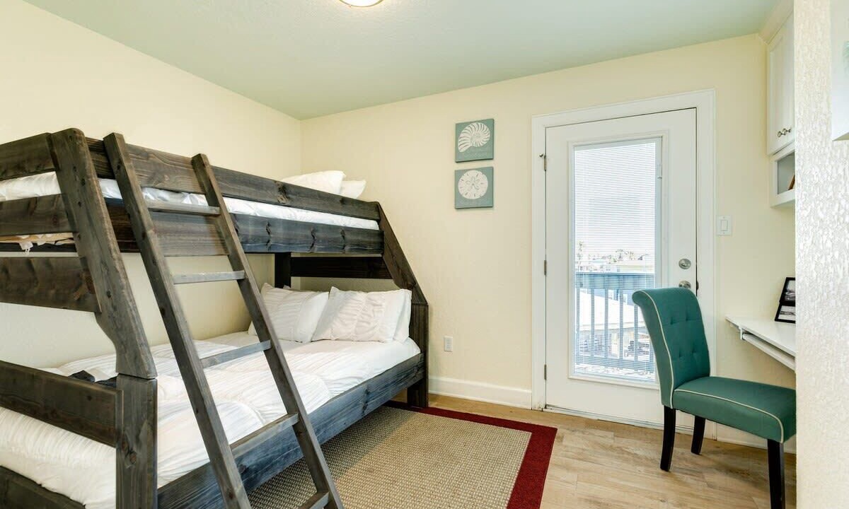 Photo of Bedroom in Surfside Beach