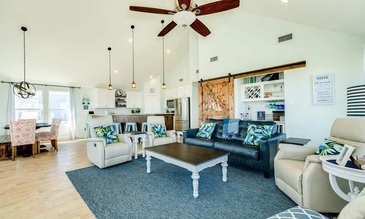 Photo of Livingroom in Surfside Beach