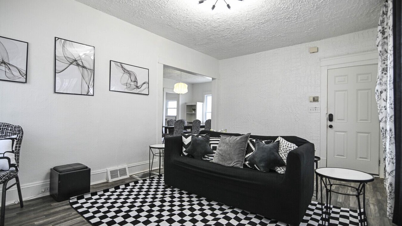 Photo of Livingroom in East Cleveland