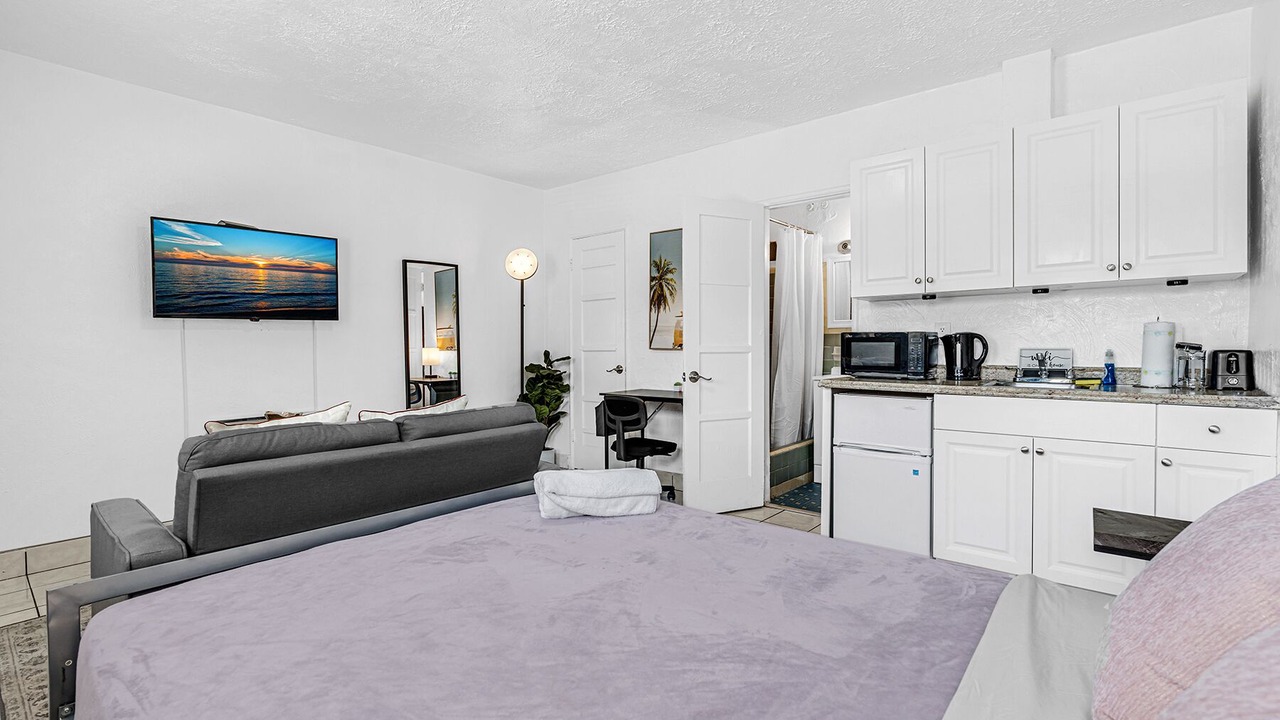 Photo of Bedroom in Downtown Hollywood