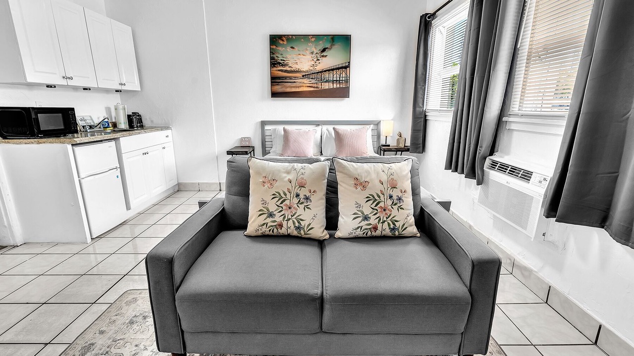 Photo of Livingroom in Downtown Hollywood