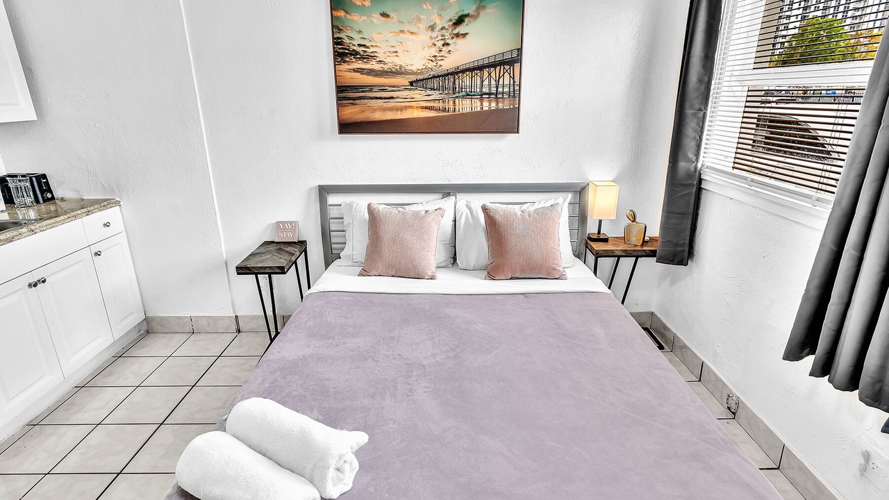 Photo of Bedroom in Downtown Hollywood
