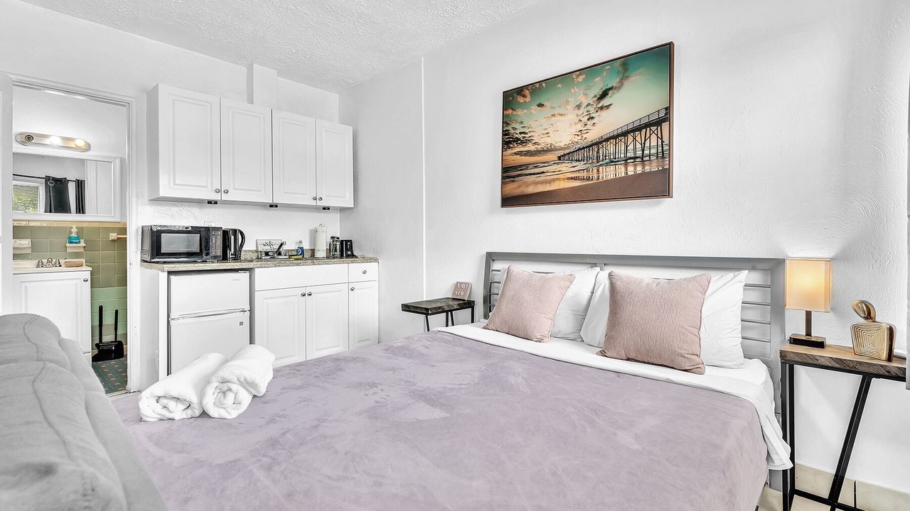 Photo of Bedroom in Downtown Hollywood