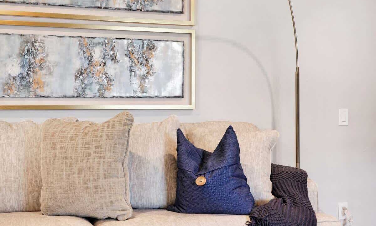 Photo of Livingroom in North Central Thousand Oaks