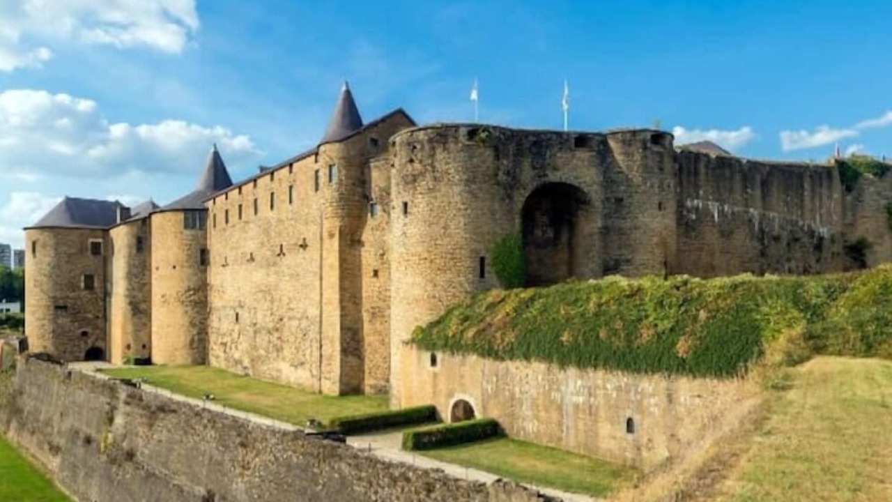 Photo of Others in Sedan