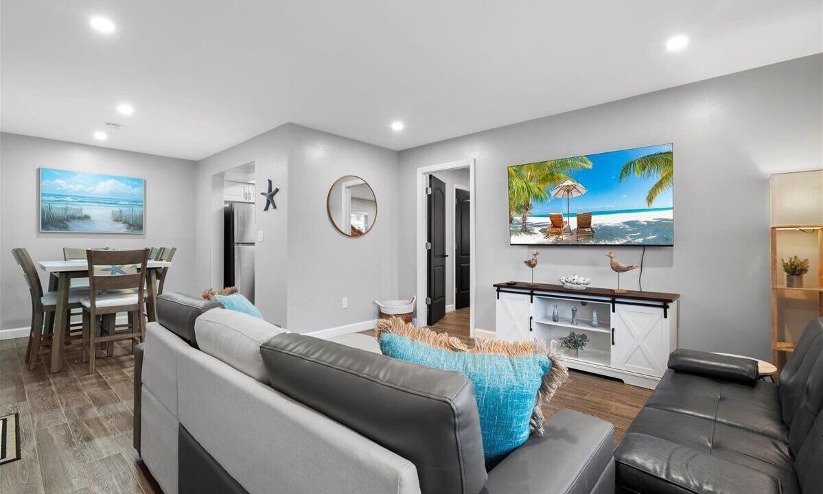 Photo of Livingroom in Lake Worth Corridor
