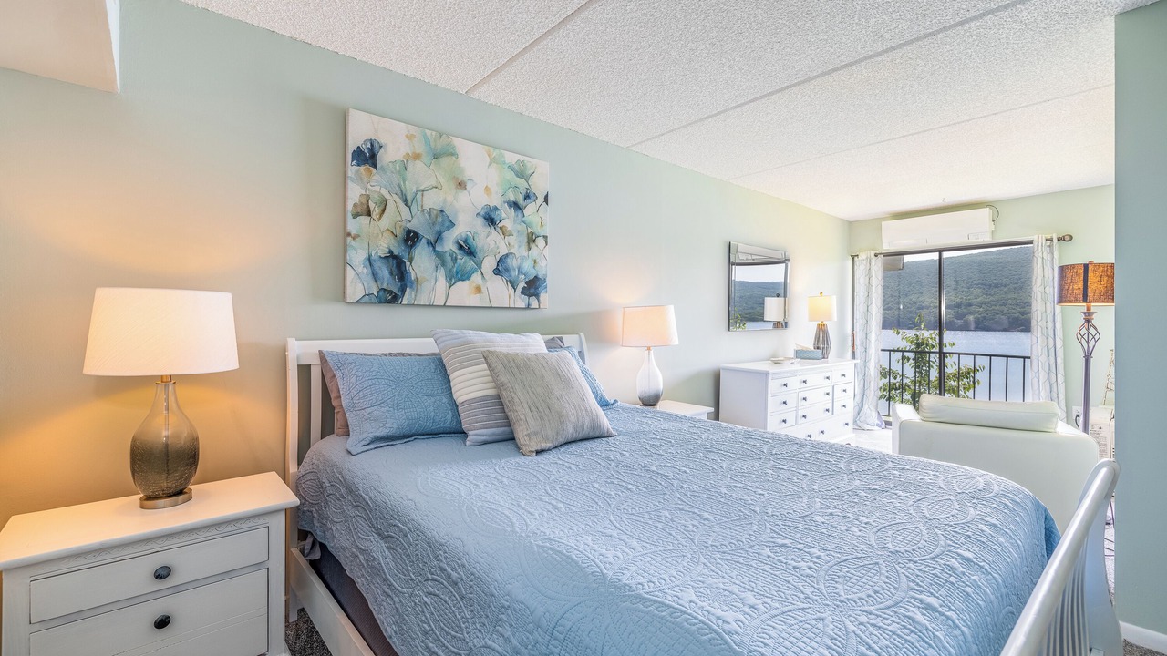 Photo of Bedroom in Holcomb