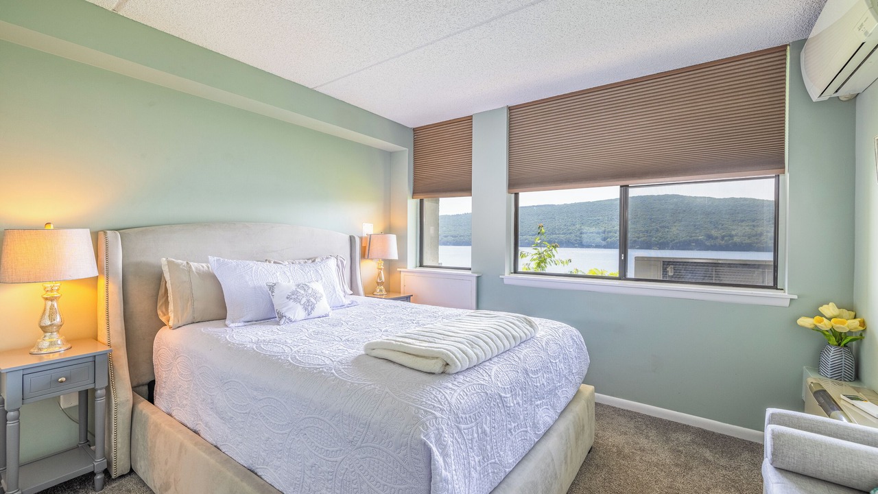 Photo of Bedroom in Holcomb