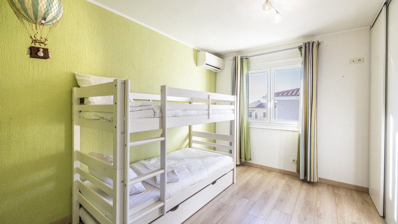 Photo of Bedroom in Saint-Nazaire